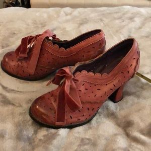 Mojo Moxy vintage inspired pump